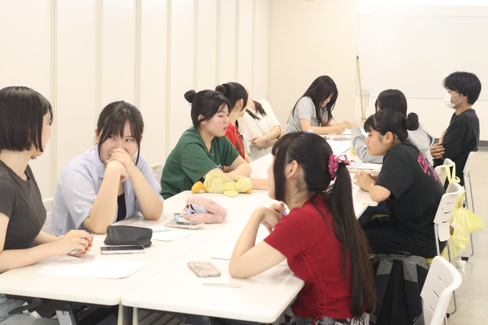 企画について話し合う実行委員会の高校生メンバー
